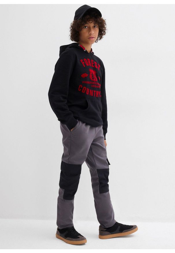 bonprix - Spodnie bojówki z softshellu, z regulacją w pasie. Kolor: szary