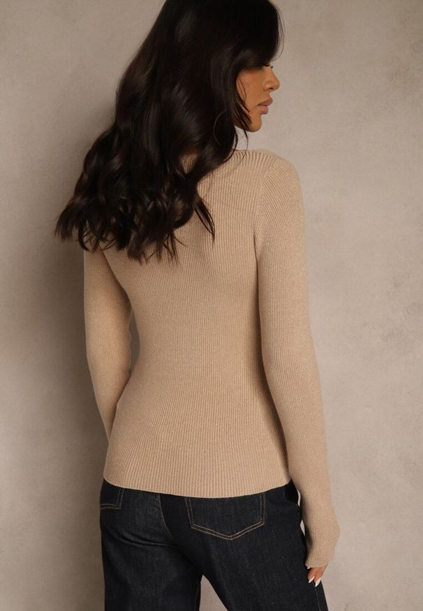 Renee - Beżowy Sweter z Wiskozą Ozdobiony Metaliczną Nitką Liatolla. Okazja: na co dzień. Kolor: beżowy. Materiał: wiskoza. Wzór: aplikacja. Styl: casual