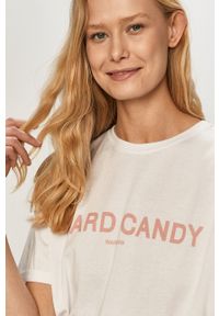 Dash My Buttons - T-shirt Hard Candy. Okazja: na co dzień. Kolor: biały. Wzór: nadruk. Styl: casual #5