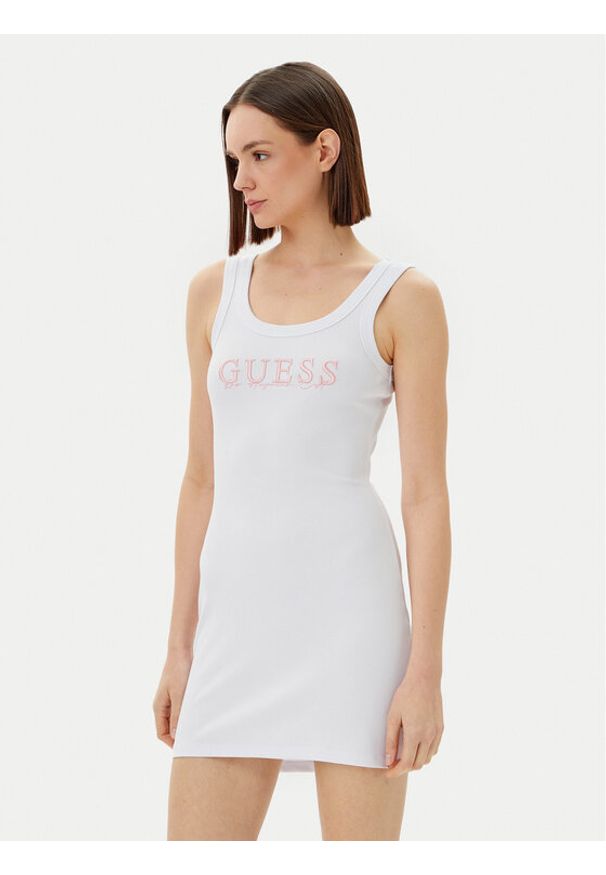 Guess Sukienka codzienna V5GK06 K8RT2 Biały Slim Fit. Okazja: na co dzień. Kolor: biały. Materiał: wiskoza. Typ sukienki: proste. Styl: casual