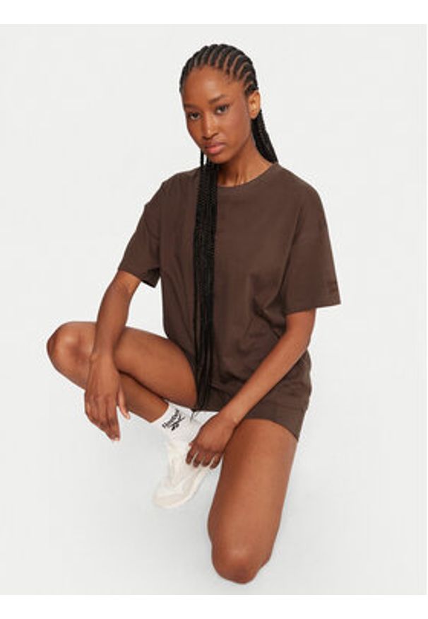 Reebok T-Shirt RK25315CCW Brązowy Regular Fit. Kolor: brązowy. Materiał: bawełna
