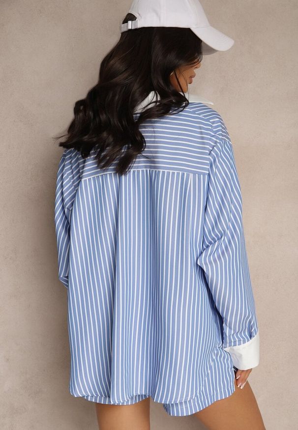 Renee - Niebieska Koszula Ozdobiona Kieszonką i Paskami Zarindia. Okazja: na co dzień. Kolor: niebieski. Materiał: jeans. Wzór: aplikacja. Styl: casual, klasyczny