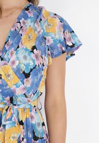 Born2be - Niebiesko-Żółta Rozkloszowana Sukienka z Metaliczną Nitką i Wiązanym Paskiem Noldan. Kolor: niebieski. Materiał: wiskoza, tkanina, materiał. Wzór: kwiaty #4