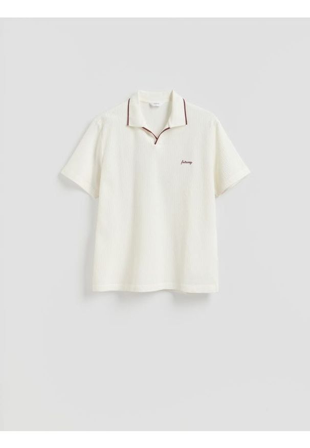 Reserved - Strukturalne polo comfort fit - złamana biel. Typ kołnierza: polo. Materiał: bawełna, dzianina