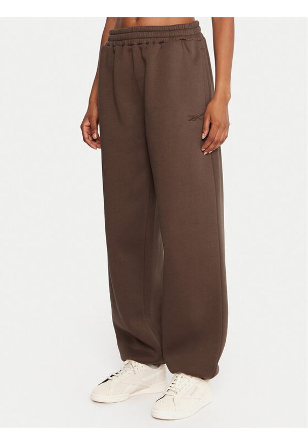 Reebok Spodnie dresowe Reebok X Ewa Chodakowska RK25304CCW Brązowy Regular Fit. Kolor: brązowy. Materiał: bawełna, syntetyk