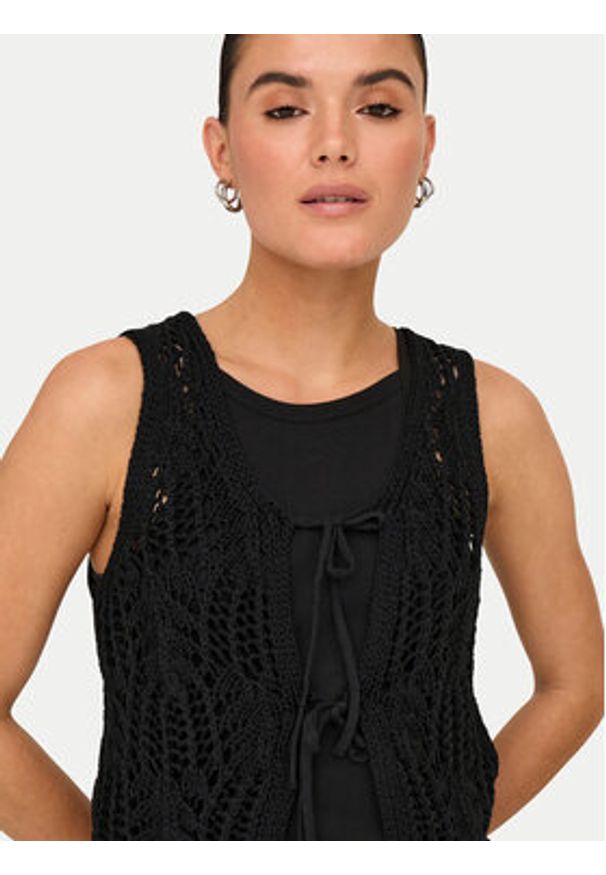 only - ONLY Top Lizzy 15343882 Czarny Regular Fit. Kolor: czarny. Materiał: syntetyk