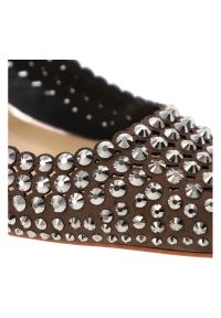 Srebrne Czółenka Alma En Pena Eleganckie Buty Damskie Na Obcasie. Okazja: na imprezę. Nosek buta: szpiczasty. Zapięcie: pasek. Kolor: czarny. Wzór: aplikacja. Obcas: na obcasie. Styl: elegancki. Wysokość obcasa: średni #4