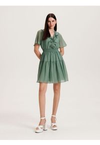 Reserved - Sukienka z lyocellem - jasnozielony. Kolor: zielony. Materiał: tkanina. Długość: mini #1