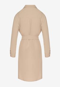 Born2be - Beżowa Koszulowa Sukienka z Ozdobnymi Guzikami i Wiązanym Paskiem Alttia. Okazja: na co dzień. Typ kołnierza: dekolt w kształcie V. Kolor: beżowy. Materiał: skóra. Długość rękawa: długi rękaw. Typ sukienki: koszulowe. Styl: casual, elegancki #2