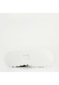 Wittchen - Damskie sneakersy ze skóry na grubej podeszwie. Okazja: do pracy, na spotkanie biznesowe, na co dzień. Nosek buta: okrągły. Kolor: biały, wielokolorowy, złoty. Materiał: skóra. Obcas: na platformie #9