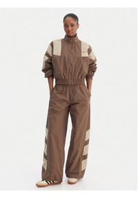 Adidas - adidas Spodnie dresowe Blocked Washed KD8790 Brązowy Loose Fit. Kolor: brązowy. Materiał: syntetyk #2