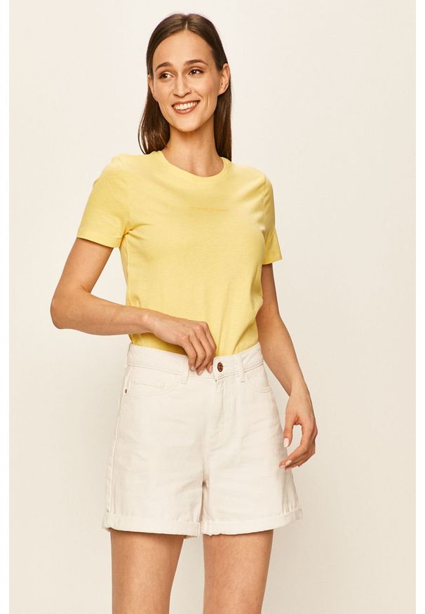 Jacqueline de Yong - T-shirt. Okazja: na co dzień. Kolor: żółty. Materiał: bawełna, dzianina. Wzór: nadruk. Styl: casual