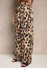 Renee - Różowo-Beżowe Panterkowe Spodnie o Szerokim Kroju Paper Bag High Waist Saliandra. Okazja: na co dzień, na imprezę, na spacer. Stan: podwyższony. Kolor: różowy. Materiał: jedwab. Długość: do kostek. Wzór: motyw zwierzęcy. Styl: casual, elegancki