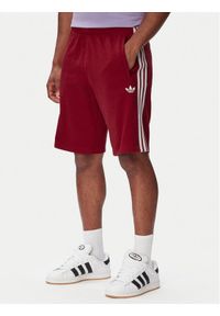 Adidas - adidas Szorty sportowe 3-Stripes Shorts KE1692 Czerwony Regular Fit. Kolor: czerwony. Materiał: bawełna. Styl: sportowy #1