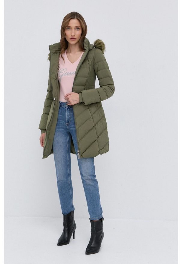Guess Kurtka puchowa W1BL32.WE4P2 damska kolor zielony przejściowa. Okazja: na co dzień. Kolor: zielony. Materiał: puch. Styl: casual
