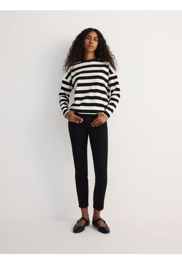 Reserved - Jeansy slim push up - czarny. Kolor: czarny. Materiał: jeans