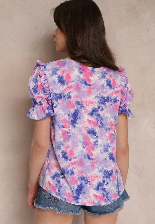 Renee - Fioletowa Koszula z Falbankami i Powlekanymi Guzikami Kageno. Okazja: na co dzień. Typ kołnierza: kołnierz z falbankami. Kolor: fioletowy. Styl: casual