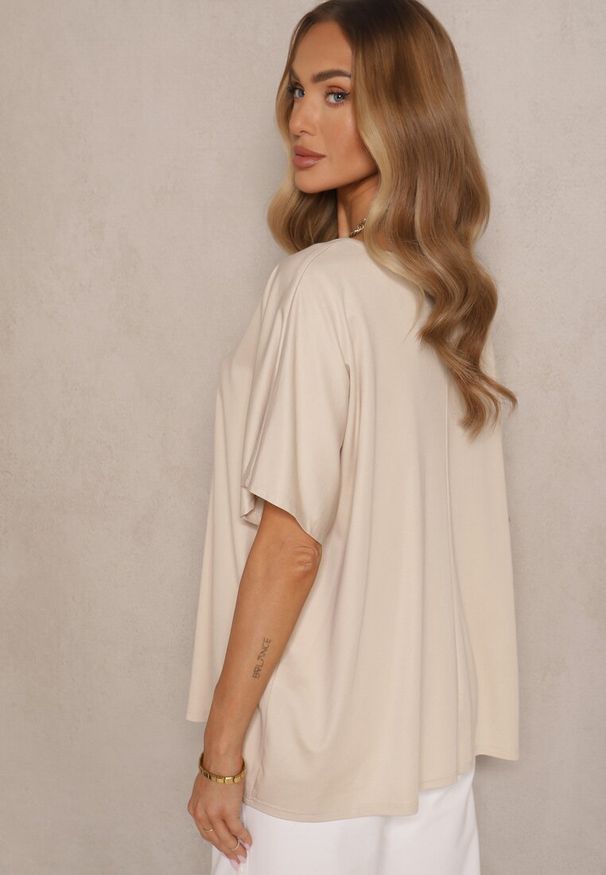 Renee - Beżowy T-shirt z Wiskozą w Stylu Nietoperza Liofala. Okazja: na co dzień. Kolor: beżowy. Materiał: wiskoza. Styl: casual, elegancki