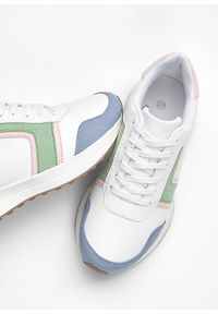 bonprix - Sneakersy z profilowaną podeszwą. Okazja: na co dzień. Kolor: biały #2