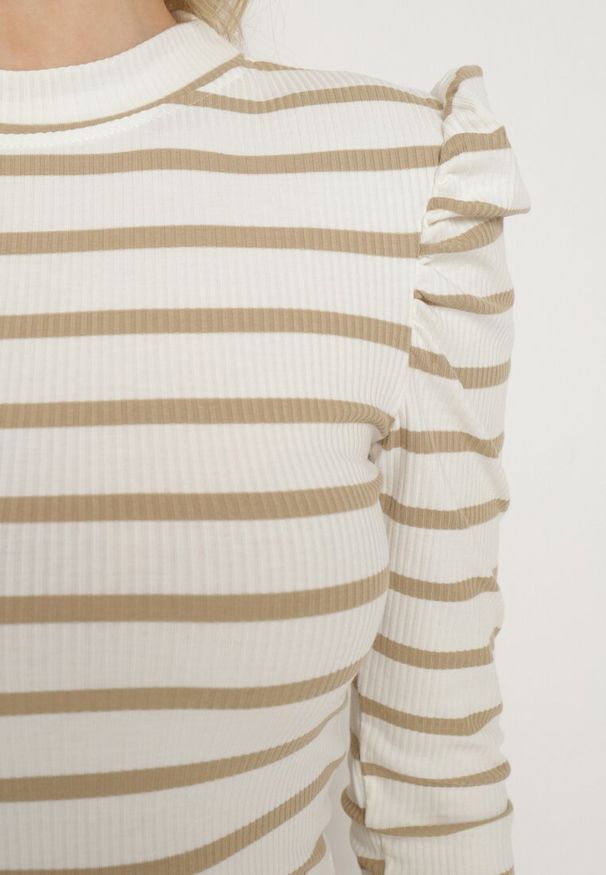 Born2be - Biało-Beżowa Prążkowana Bluzka z Bawełny w Paski z Bufiastymi Rękawami Senarion. Okazja: na co dzień, na spotkanie biznesowe. Kolor: biały. Materiał: prążkowany, bawełna. Długość rękawa: długi rękaw. Długość: długie. Wzór: paski. Styl: casual, biznesowy, elegancki