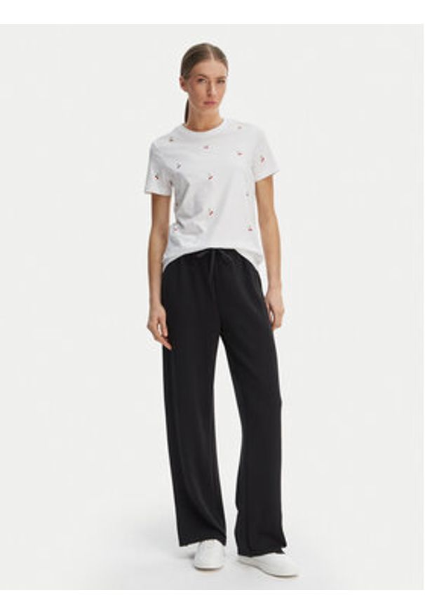 only - ONLY T-Shirt Ketty 15288473 Biały Regular Fit. Kolor: biały. Materiał: bawełna