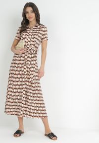 Born2be - Beżowo-Bordowa Koszulowa Sukienka Maxi z Materiałowym Paskiem Rainora. Okazja: na co dzień. Typ kołnierza: dekolt w kształcie V. Kolor: beżowy. Materiał: materiał. Długość rękawa: krótki rękaw. Typ sukienki: koszulowe. Styl: klasyczny, casual, elegancki. Długość: maxi #5