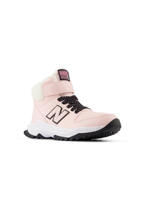Buty dziecięce New Balance PT800TFP – różowe. Okazja: na co dzień. Wysokość cholewki: przed kolano. Kolor: różowy. Materiał: guma, materiał, syntetyk. Szerokość cholewki: normalna. Sezon: zima