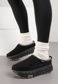 Born2be - Czarne Niskie Śniegowce na Grubej Tłoczonej Podeszwie Arevire. Okazja: na co dzień. Kolor: czarny. Materiał: jeans. Styl: casual #5