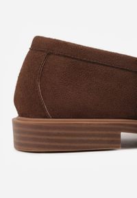 Renee - Ciemnobrązowe Mokasyny VICES z Wkładką ze Skóry Naturalnej Ozdobione Chwostami Maritune. Okazja: na co dzień. Kolor: brązowy. Materiał: skóra. Wzór: aplikacja. Styl: casual, elegancki #7