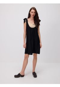 Reserved - Narzutka plażowa z domieszką lnu - czarny. Okazja: na plażę. Kolor: czarny. Materiał: len