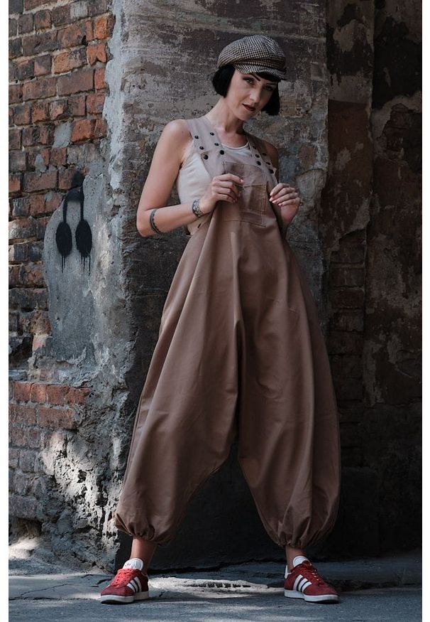 Hultaj Polski - Spodnie damskie Hultaje piaskowe. Materiał: tkanina, elastan, bawełna. Długość: długie. Styl: street, młodzieżowy