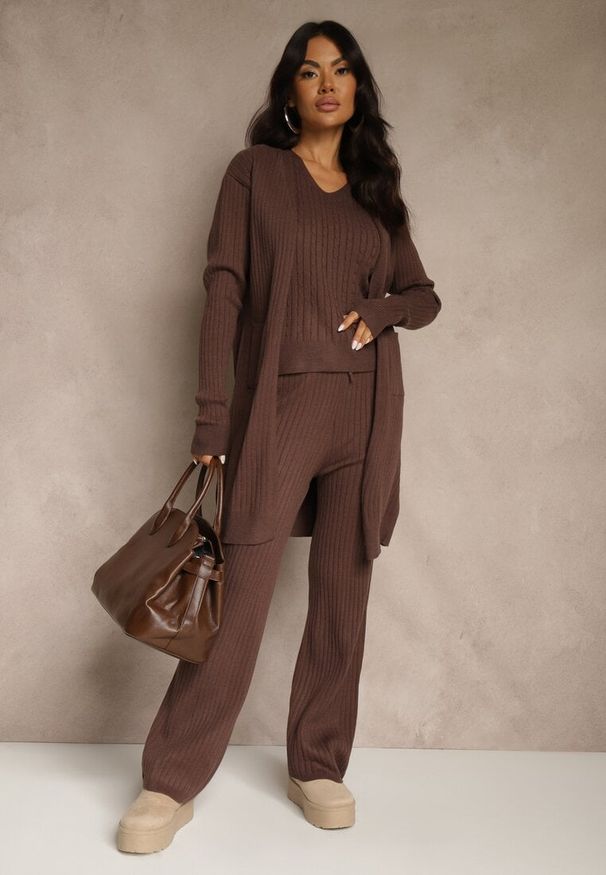 Renee - Brązowy Komplet z Dzianiny z Bawełną Spodnie Kamizelka i Długi Kardigan Mevalinia. Kolor: brązowy. Materiał: dzianina, bawełna