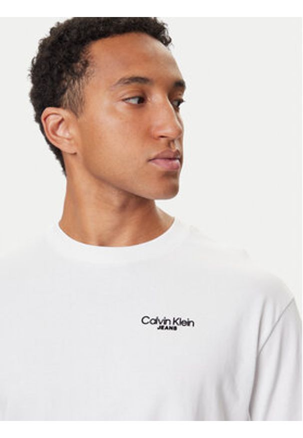 Calvin Klein Jeans T-Shirt LV04RD825G Biały Regular Fit. Kolor: biały. Materiał: bawełna