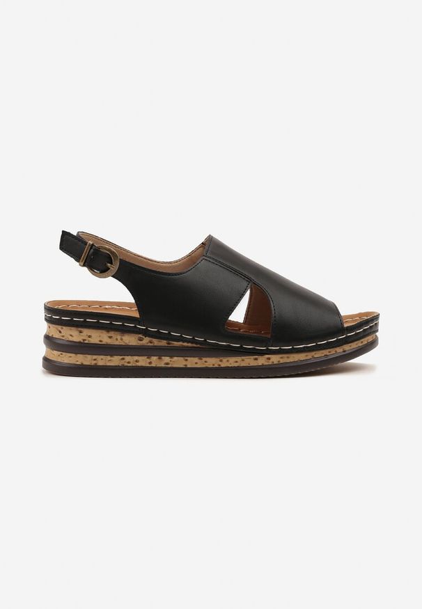 Born2be - Czarne Sandały Vices na Koturnie z Ozdobnymi Wycięciami Ovilere. Okazja: na co dzień. Kolor: czarny. Materiał: jeans. Obcas: na koturnie. Styl: klasyczny, casual