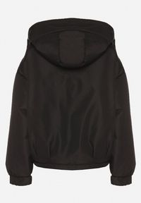 Born2be - Czarna Oversizowa Kurtka Bomberka z Kapturem i Ozdobnymi Kieszeniami Nalana. Okazja: na spacer, na co dzień. Typ kołnierza: kaptur. Kolor: czarny. Materiał: dzianina, jeans, poliester. Wzór: aplikacja. Styl: casual, sportowy #6