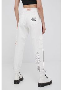LABELLAMAFIA - LaBellaMafia jeansy damskie kolor biały. Stan: podwyższony. Kolor: biały #3