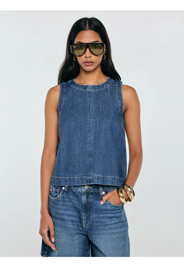 Big-Star - Bluzka damska jeansowa na ramiączkach niebieska Millana 387. Kolor: niebieski. Materiał: jeans. Długość rękawa: na ramiączkach. Styl: klasyczny