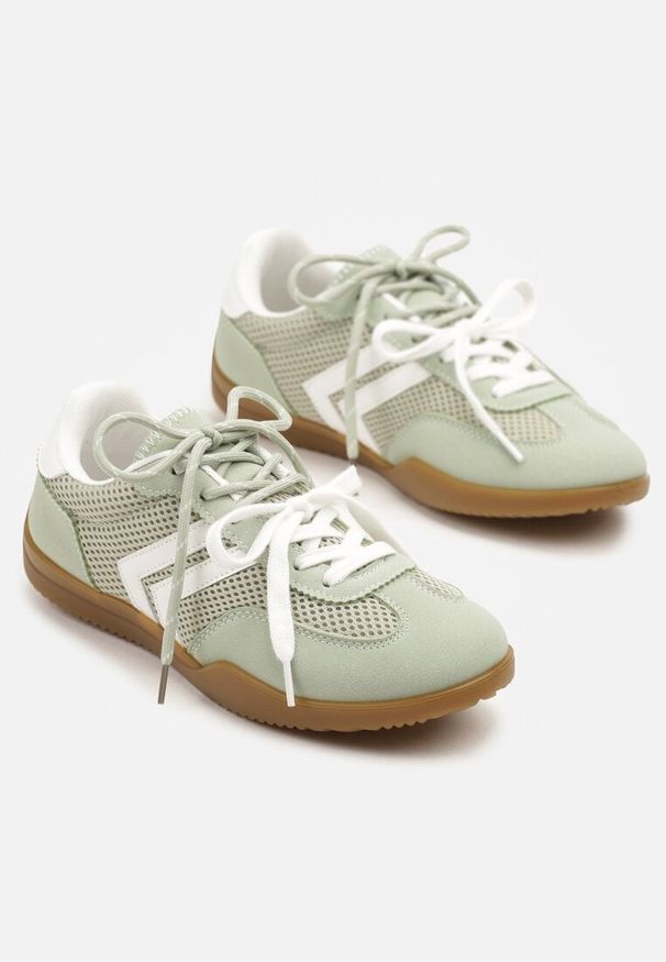 Renee - Jasnozielone Sneakersy w Stylu Tenisówek Ozdobione Geometrycznym Wzorem Teloriella. Okazja: na co dzień. Zapięcie: sznurówki. Kolor: zielony. Materiał: jeans. Wzór: aplikacja, geometria