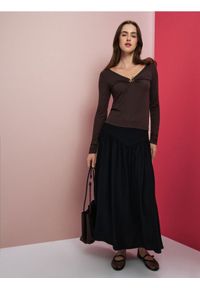 Sinsay - Rozkloszowana spódnica midi z wiskozą - czarny. Kolor: czarny. Materiał: wiskoza #1