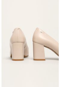 Wojas - Czółenka skórzane. Kolor: beżowy. Materiał: skóra. Szerokość cholewki: normalna. Obcas: na obcasie. Wysokość obcasa: średni #4