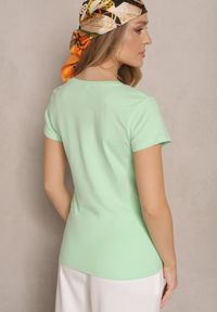 Renee - Zielony T-shirt z Bawełny Ozdobiony Trójkątnym Dekoltem Nusinora. Okazja: na co dzień. Kolor: zielony. Materiał: bawełna. Wzór: aplikacja. Styl: klasyczny, elegancki, casual