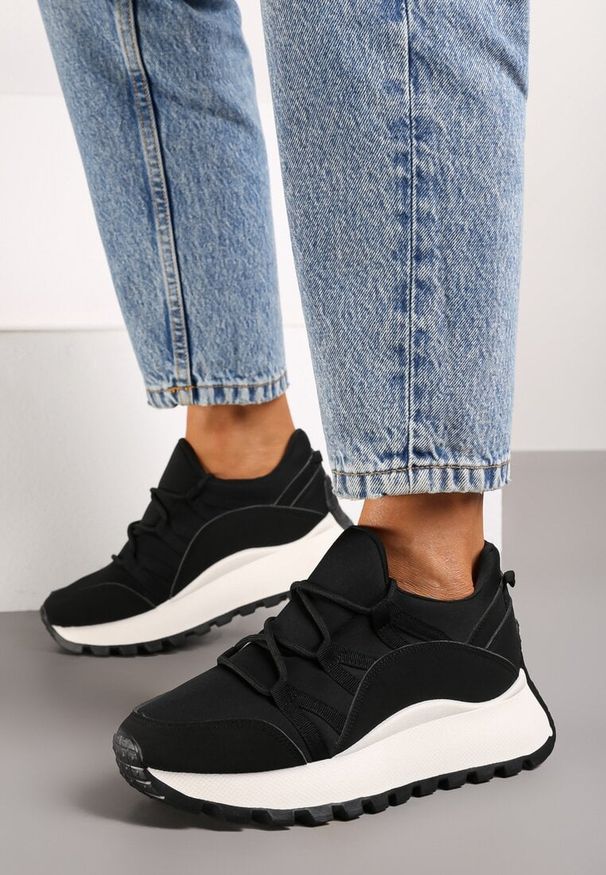 Renee - Czarne Sneakersy na Platformie z Sznurowaniem w Stylu Śniegowców Zinleira. Okazja: na spacer. Zapięcie: sznurówki. Kolor: czarny. Materiał: jeans. Obcas: na platformie. Sport: turystyka piesza