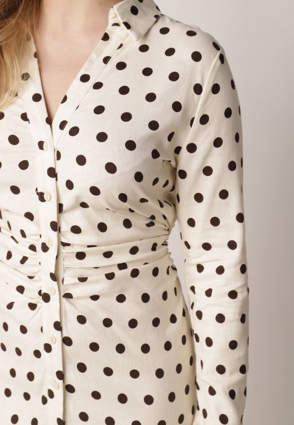 Born2be - Beżowa Wiskozowa Sukienka Koszulowa z Domieszką Lnu z Marszczeniem Besirra. Okazja: na co dzień, na spotkanie biznesowe, do pracy. Kolor: beżowy. Materiał: wiskoza, len. Typ sukienki: koszulowe. Styl: casual, biznesowy, elegancki