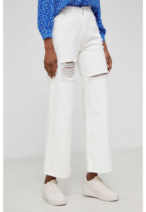 Answear Lab jeansy damskie high waist. Stan: podwyższony. Kolor: biały. Styl: wakacyjny