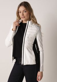 Born2be - Biała Pikowana Kurtka Przejściowa z Kapturem i Elastycznymi Rękawami Nikitha. Okazja: na co dzień. Typ kołnierza: kaptur. Kolor: biały. Materiał: jeans, nylon. Styl: casual, elegancki, sportowy, klasyczny #1