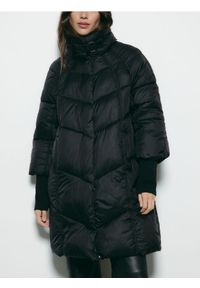 Reserved - Długa pikowana kurtka - czarny. Kolor: czarny. Materiał: tkanina. Długość: długie #1