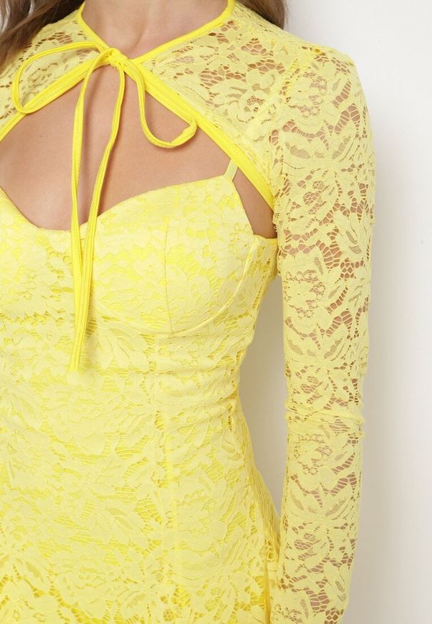 Born2be - Żółta Rozkloszowana Sukienka Koktajlowa z Koronką i Bolerkiem Eyrfedi. Okazja: na wesele, na randkę, na ślub cywilny. Kolor: żółty. Materiał: koronka. Długość rękawa: na ramiączkach. Wzór: koronka. Styl: wizytowy