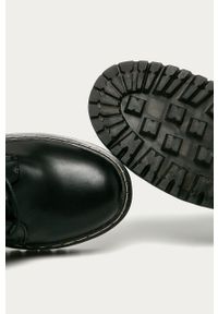 Answear Lab - Półbuty Prisska. Nosek buta: okrągły. Zapięcie: sznurówki. Kolor: czarny. Materiał: syntetyk, materiał, skóra ekologiczna, guma. Szerokość cholewki: normalna. Obcas: na obcasie. Styl: wakacyjny. Wysokość obcasa: średni #4