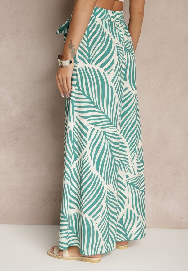 Renee - Jasnozielone Spodnie o Szerokim Kroju High Waist w Liście Tenoralia. Stan: podwyższony. Kolor: zielony. Styl: elegancki