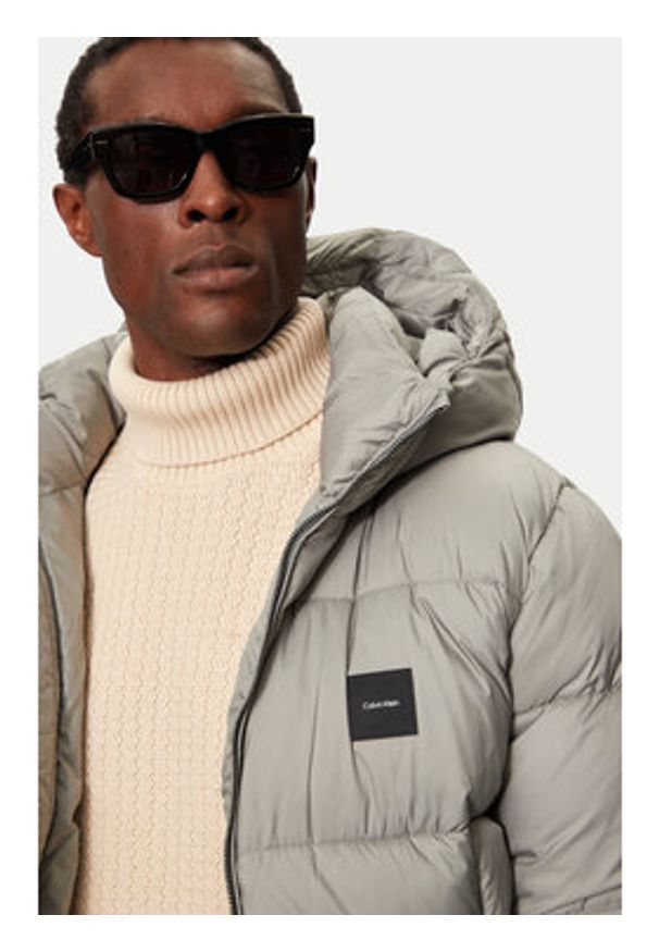 Calvin Klein Kurtka zimowa K10K113476 Szary Regular Fit. Kolor: szary. Materiał: syntetyk. Sezon: zima